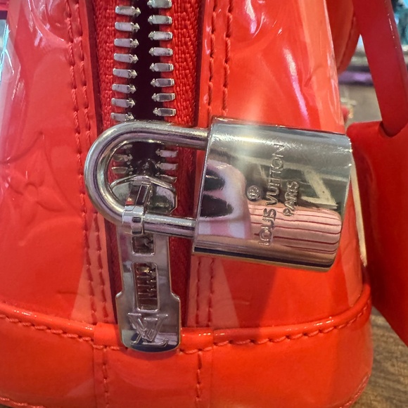 RARE! Louis Vuitton Alma BB  Vernis Poppy Rayures Pomme D'Amour EUC - Picture 8 of 15